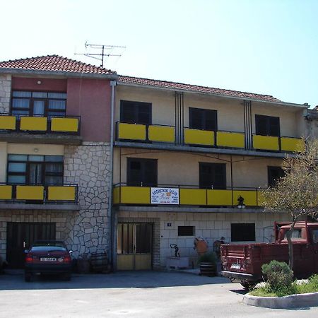 Apartments Ive - With Sea View Tisno Exteriér fotografie